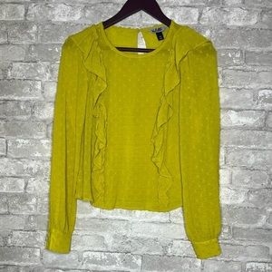 Kohl’s Vylette dotted ruffle trim key hole blouse B6-39